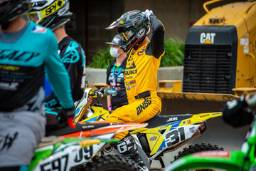 Suzuki Returns to Racing for Final Seven Supercross Rounds