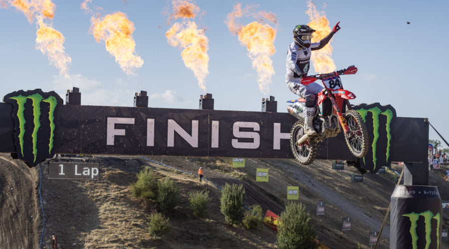 Incredible Herlings dominates in Britain to close championship battle
